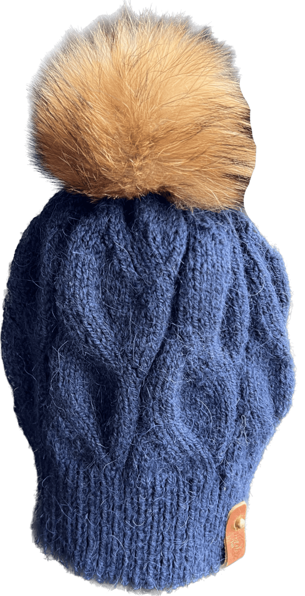 Зимова шапки з альпакової пряжі та помпонтом з натурального хутра