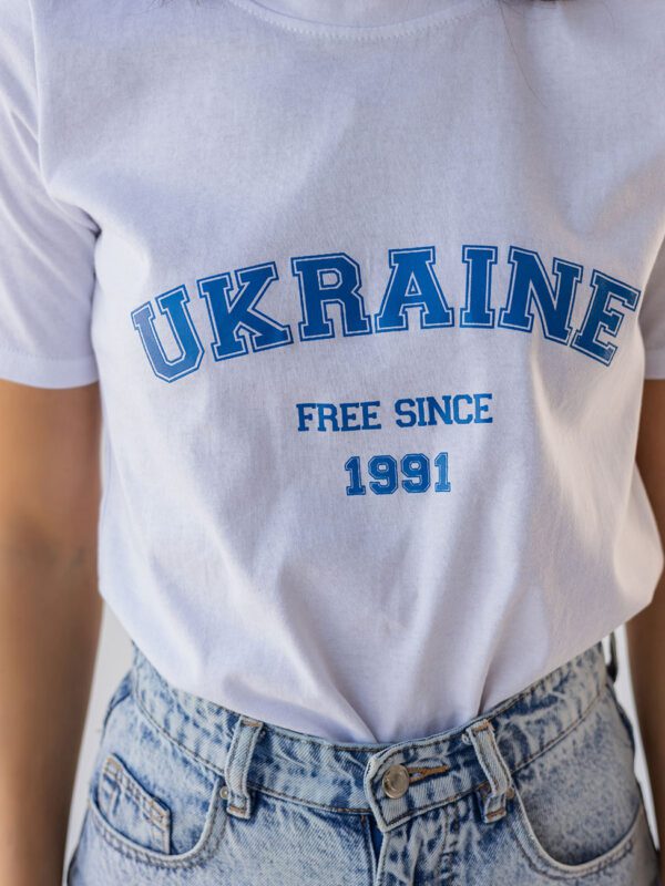 ЖІНОЧА ФУТБОЛКА З ПРИНТОМ “UKRAINE” 3647