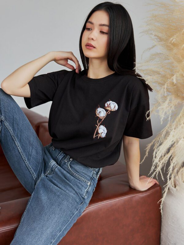 Жіноча футболка з вишивкою “Бавовна” 3640
