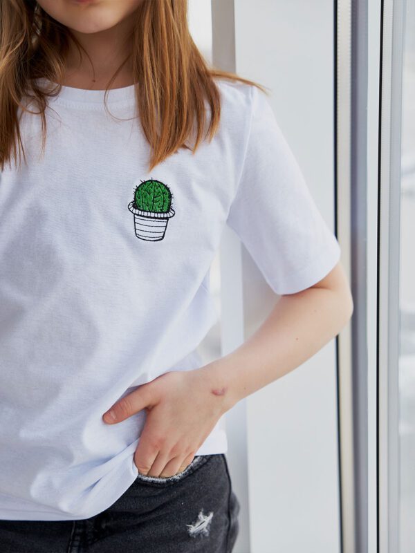 Дитяча футболка з вишитим кактусом 10159
